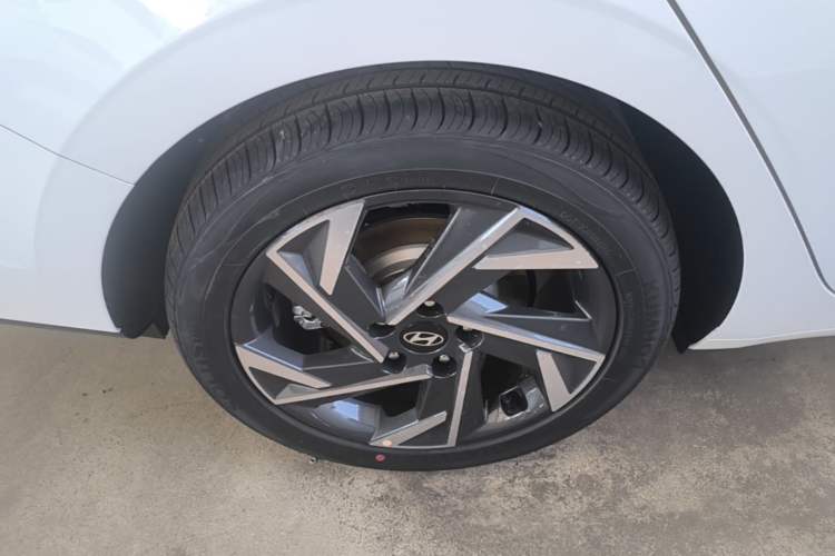 Used Hyundai Elantra 2023 1.5L CVT GLX Elite Edition Right Rear Wheel Hub