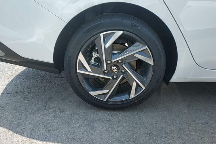 Used Hyundai Elantra 2023 1.5L CVT GLX Elite Edition Right Rear Wheel Hub
