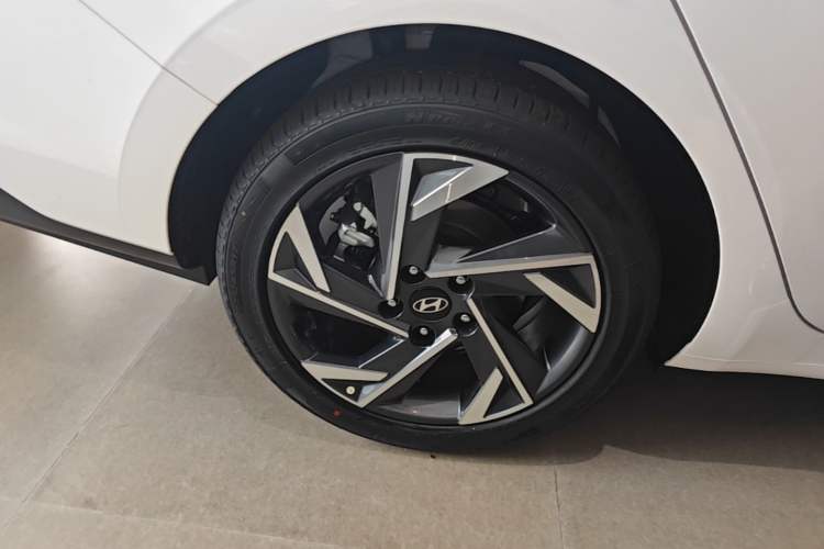 Used Hyundai Elantra 2023 1.5L CVT GLX Elite Edition Right Rear Wheel Hub