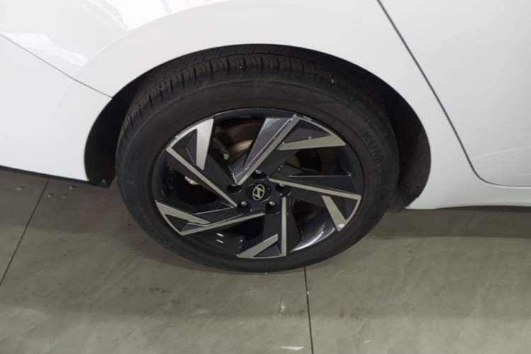 Used Hyundai Elantra 2023 1.5L CVT LUX Prestige Edition Right Rear Wheel Hub