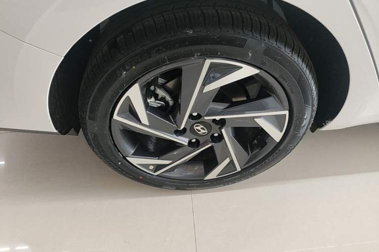 Used Hyundai Elantra 2023 1.5L CVT GLX Elite Edition Right Rear Wheel Hub