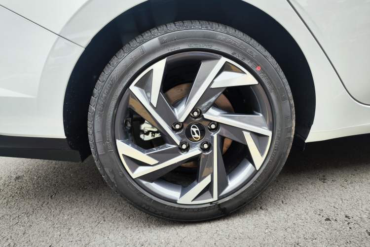 Used Hyundai Elantra 2023 1.5L CVT GLX Elite Edition Right Rear Wheel Hub