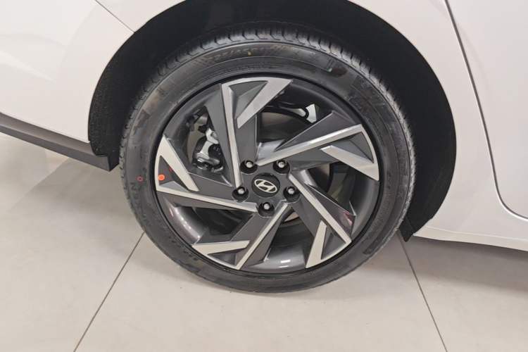 Used Hyundai Elantra 2023 1.5L CVT GLX Elite Edition Right Rear Wheel Hub
