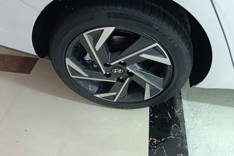 Used Hyundai Elantra 2023 1.5L CVT GLX Elite Edition Right Rear Wheel Hub