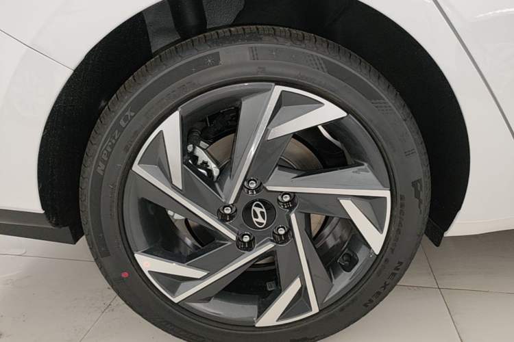 Used Hyundai Elantra 2023 1.5L CVT GLX Elite Edition Right Rear Wheel Hub