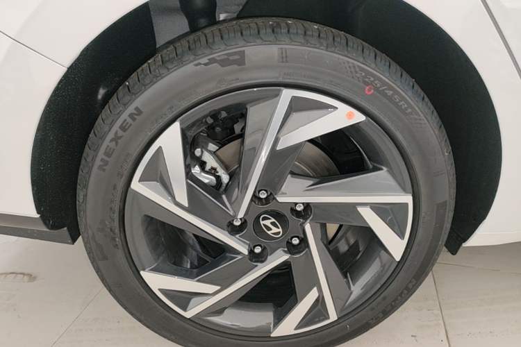 Used Hyundai Elantra 2023 1.5L CVT GLX Elite Edition Right Rear Wheel Hub