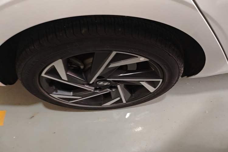 Used Hyundai Elantra 2023 1.5L CVT LUX Prestige Edition Right Rear Wheel Hub