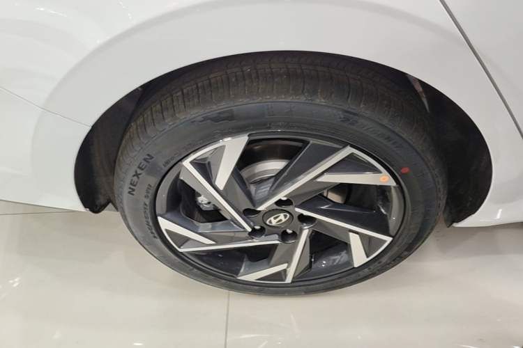 Used Hyundai Elantra 2023 1.5L CVT GLX Elite Edition Right Rear Wheel Hub