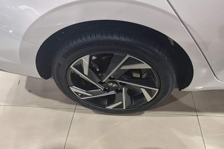 Used Hyundai Elantra 2023 1.5L CVT GLX Elite Edition Right Rear Wheel Hub