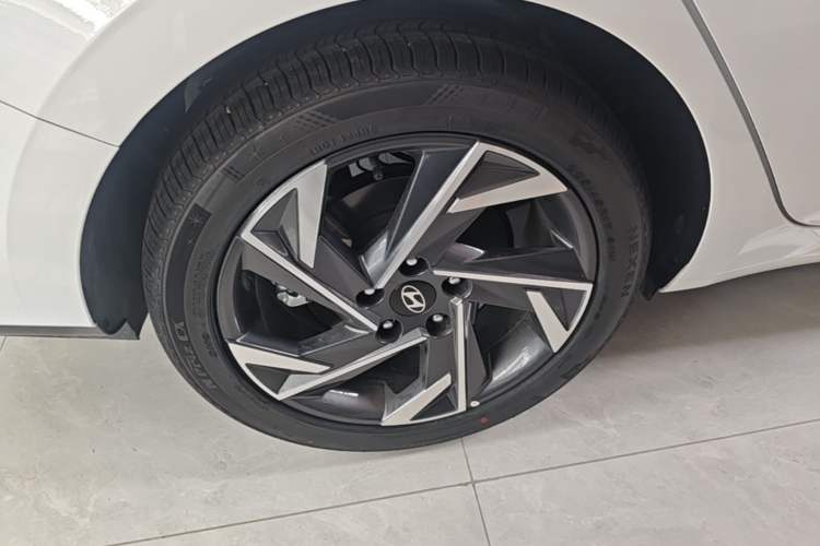 Used Hyundai Elantra 2023 1.5L CVT GLX Elite Edition Right Rear Wheel Hub