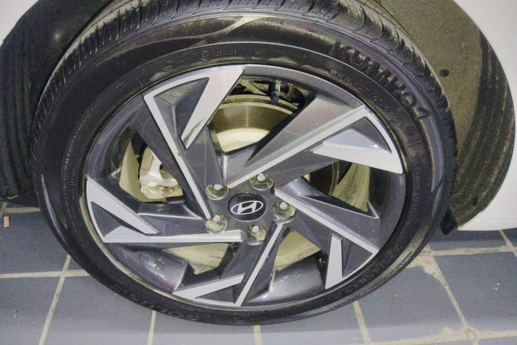 Used Hyundai Elantra 2023 1.5L CVT GLX Elite Edition Right Rear Wheel Hub