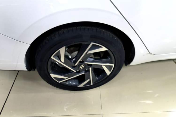 Used Hyundai Elantra 2023 1.5L CVT GLX Elite Edition Right Rear Wheel Hub