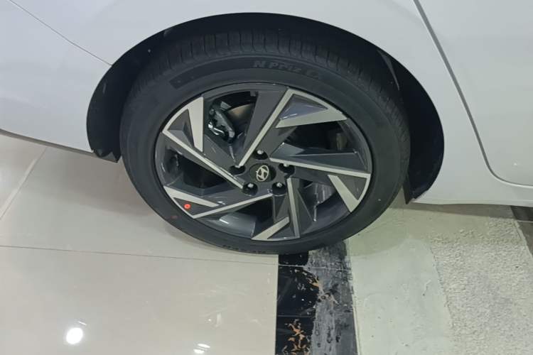 Used Hyundai Elantra 2023 1.5L CVT GLX Elite Edition Right Rear Wheel Hub