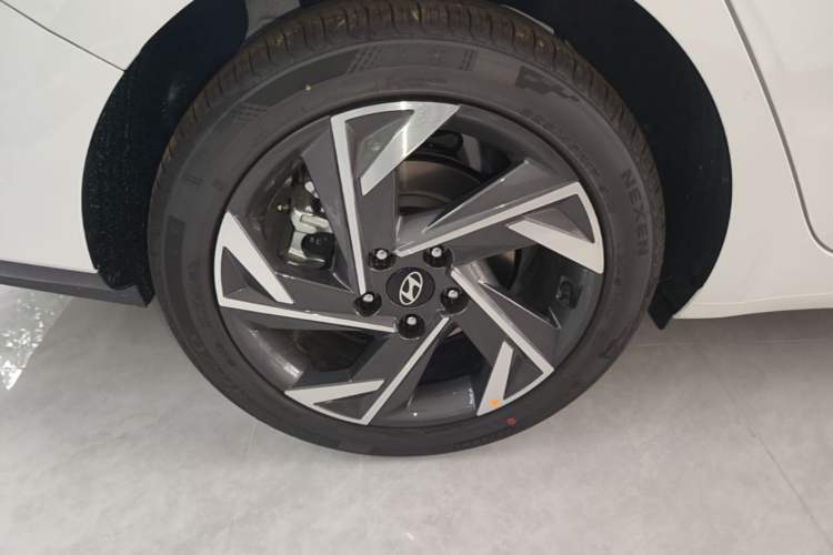 Used Hyundai Elantra 2023 1.5L CVT GLX Elite Edition Right Rear Wheel Hub