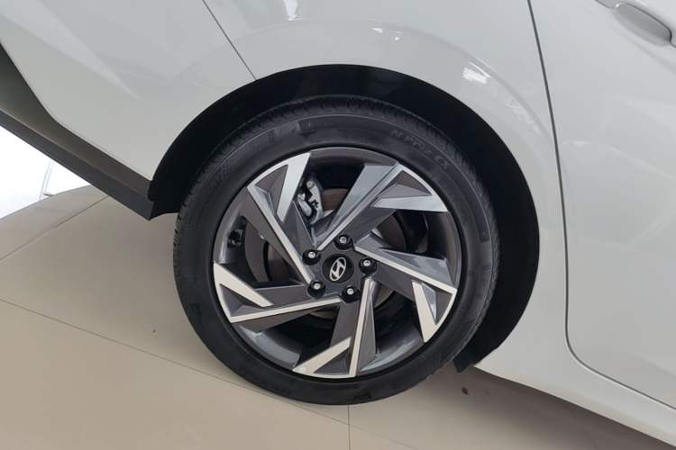 Used Hyundai Elantra 2023 1.5L CVT GLX Elite Edition Right Rear Wheel Hub