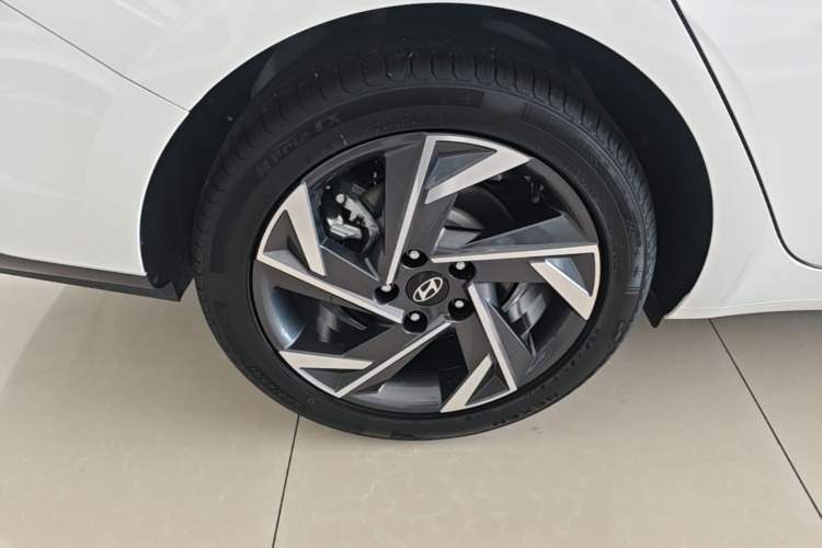 Used Hyundai Elantra 2023 1.5L CVT GLX Elite Edition Right Rear Wheel Hub