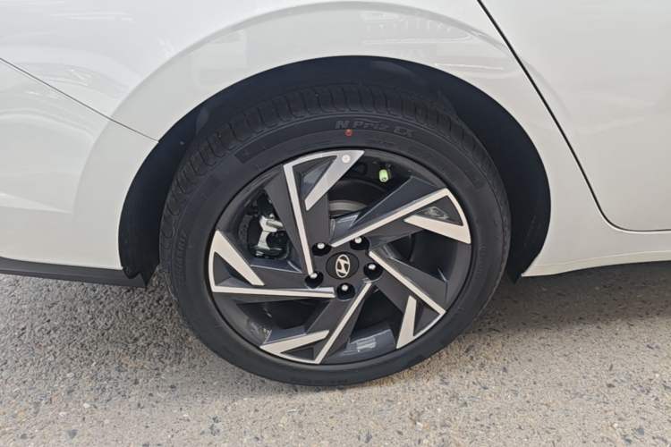Used Hyundai Elantra 2023 1.5L CVT LUX Prestige Edition Right Rear Wheel Hub