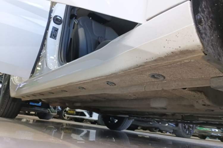 Used Hyundai Elantra 2023 1.5L CVT LUX Prestige Edition Right Side Sill