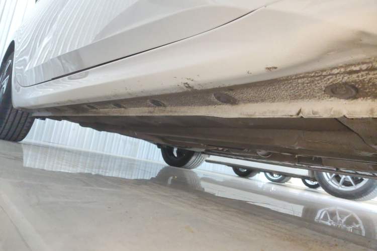 Used Hyundai Elantra 2023 1.5L CVT LUX Prestige Edition Right Side Sill