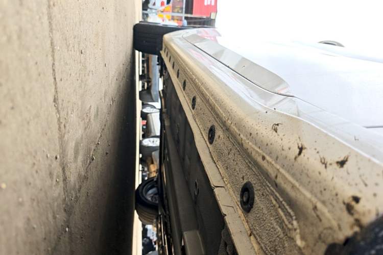 Used Hyundai Elantra 2023 1.5L CVT GLX Elite Edition Right Side Sill