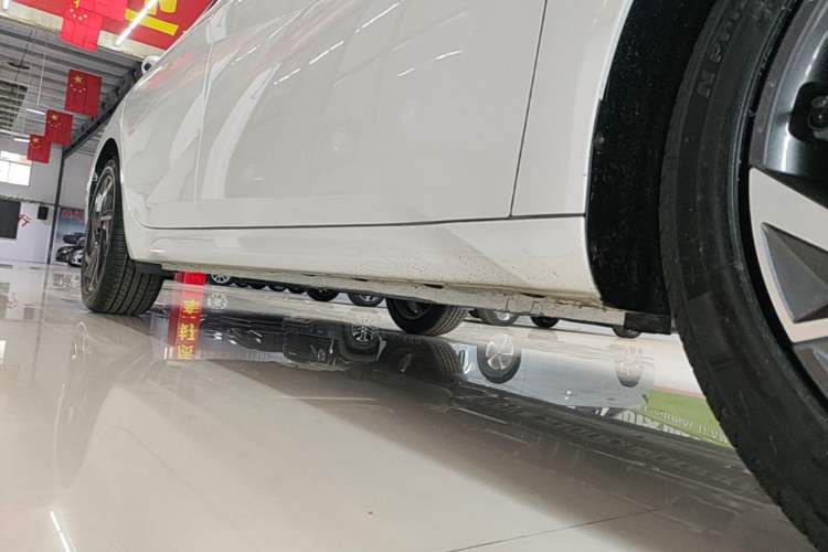 Used Hyundai Elantra 2023 1.5L CVT GLX Elite Edition Right Side Sill