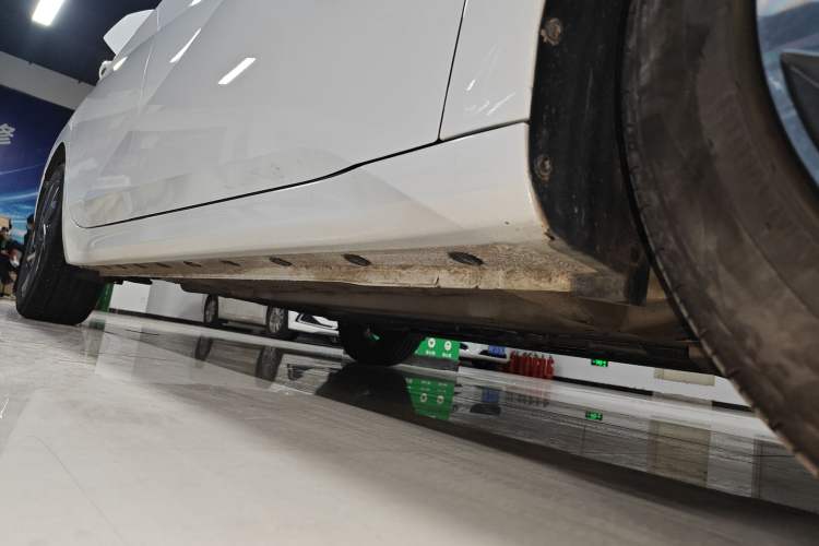 Used Hyundai Elantra 2023 1.5L CVT GLX Elite Edition Right Side Sill