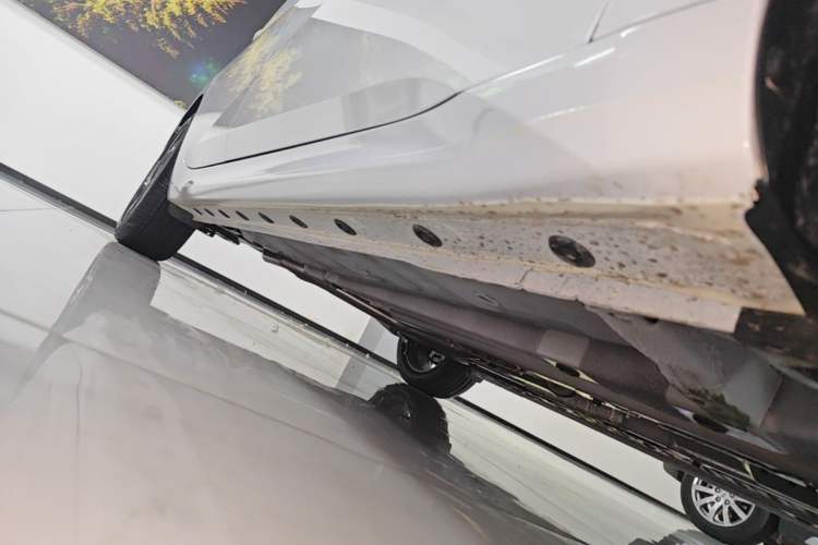 Used Hyundai Elantra 2023 1.5L CVT GLX Elite Edition Right Side Sill