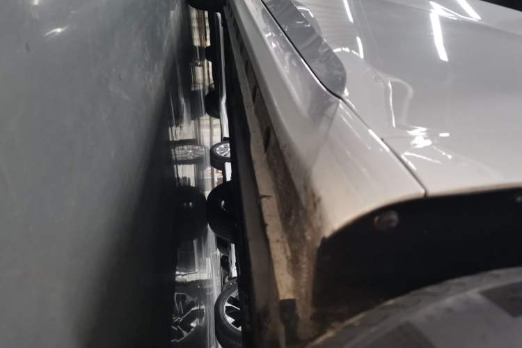 Used Hyundai Elantra 2023 1.5L CVT LUX Prestige Edition Right Side Sill