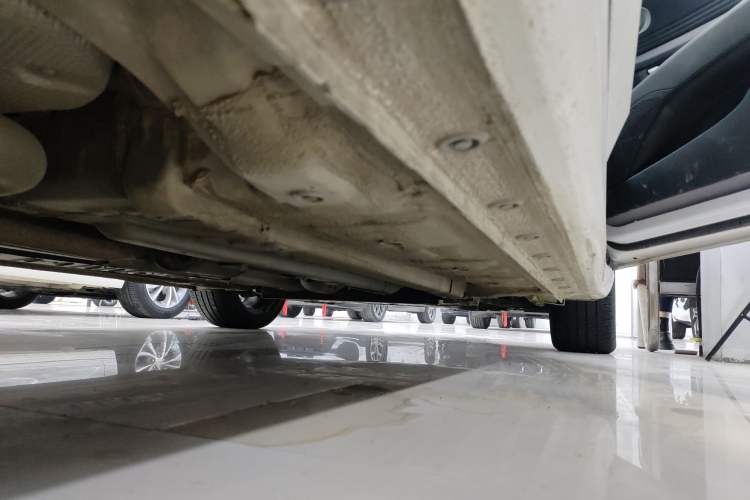 Used Hyundai Elantra 2023 1.5L CVT LUX Prestige Edition Right Side Sill