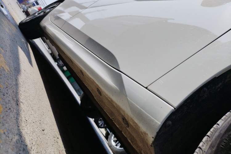 Used Hyundai Elantra 2023 1.5L CVT GLX Elite Edition Right Side Sill