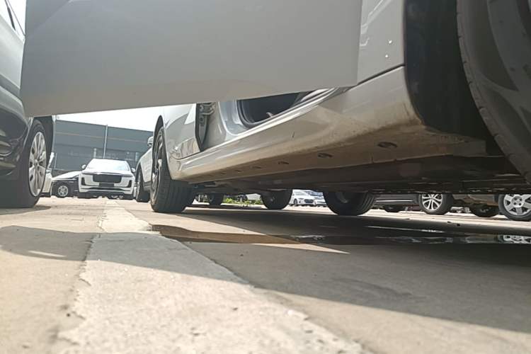 Used Hyundai Elantra 2023 1.5L CVT GLX Elite Edition Right Side Sill