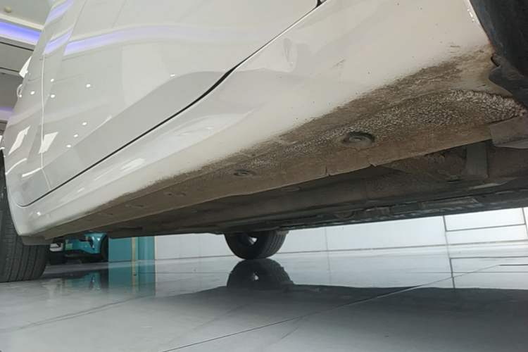 Used Hyundai Elantra 2023 1.5L CVT LUX Prestige Edition Right Side Sill