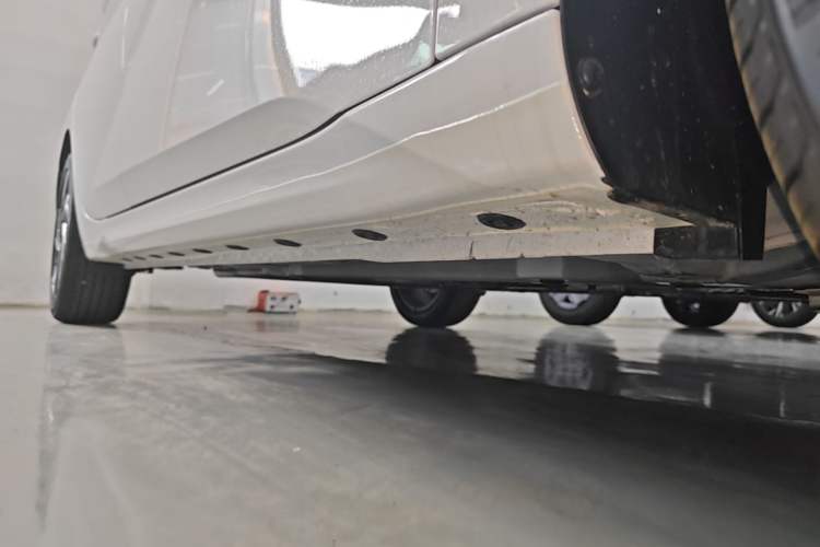 Used Hyundai Elantra 2023 1.5L CVT GLX Elite Edition Right Side Sill