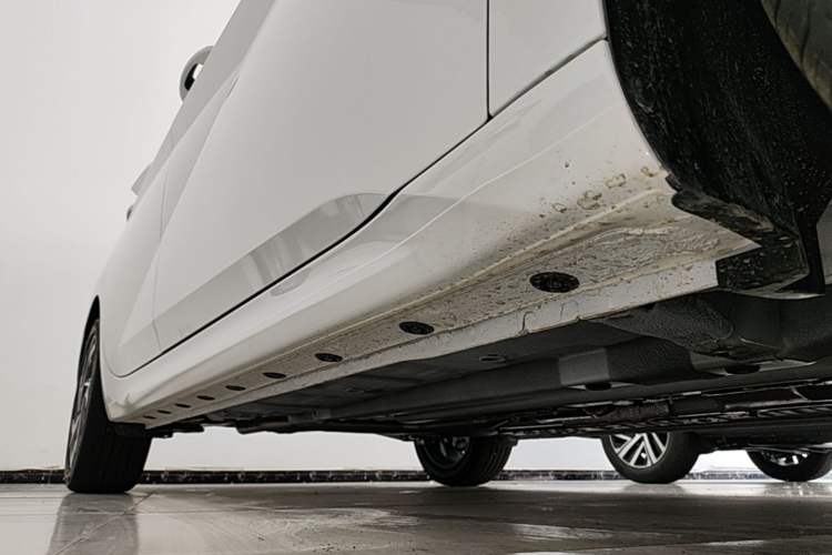 Used Hyundai Elantra 2023 1.5L CVT GLX Elite Edition Right Side Sill