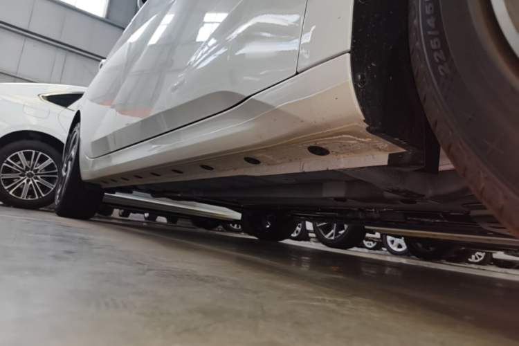 Used Hyundai Elantra 2023 1.5L CVT GLX Elite Edition Right Side Sill