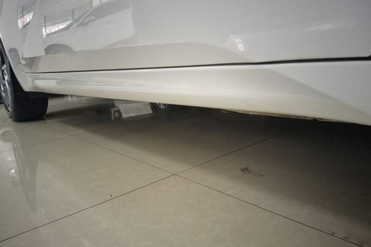 Used Hyundai Elantra 2023 1.5L CVT LUX Prestige Edition Right Side Sill