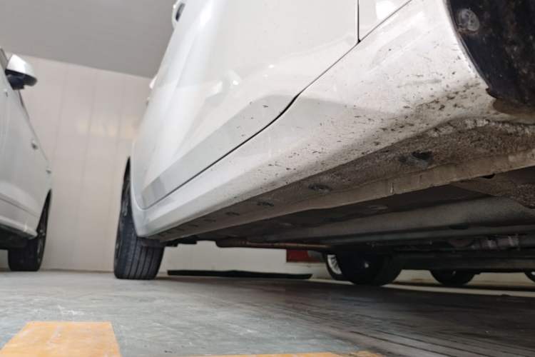 Used Hyundai Elantra 2023 1.5L CVT LUX Prestige Edition Right Side Sill