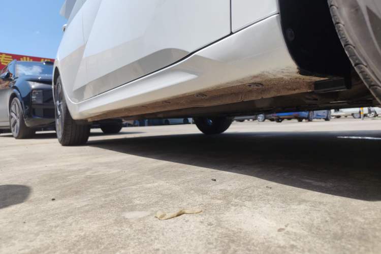 Used Hyundai Elantra 2023 1.5L CVT GLX Elite Edition Right Side Sill