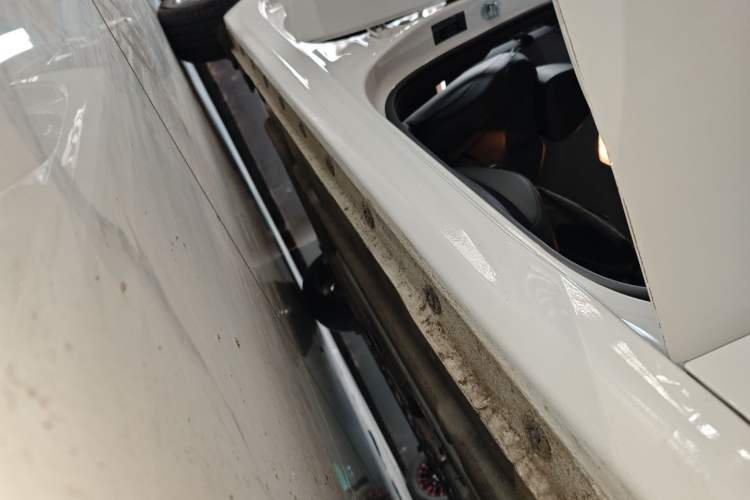 Used Hyundai Elantra 2023 1.5L CVT LUX Prestige Edition Right Side Sill