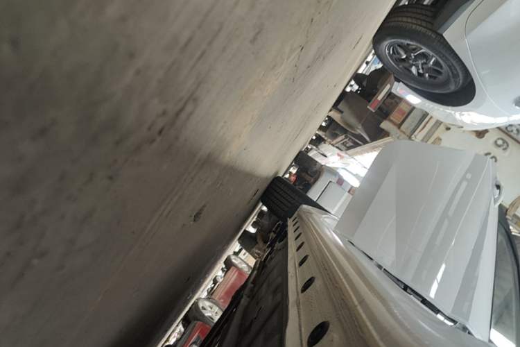 Used Hyundai Elantra 2023 1.5L CVT GLX Elite Edition Right Side Sill