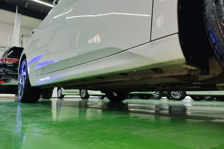 Used Hyundai Elantra 2023 1.5L CVT LUX Prestige Edition Right Side Sill