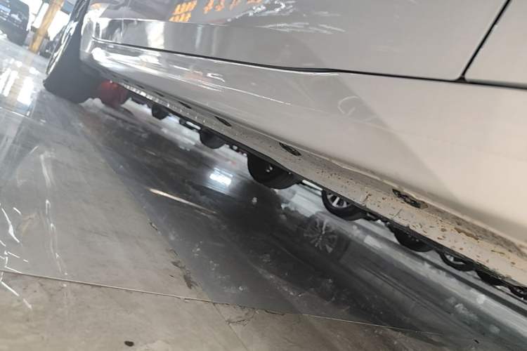 Used Hyundai Elantra 2023 1.5L CVT LUX Prestige Edition Right Side Sill