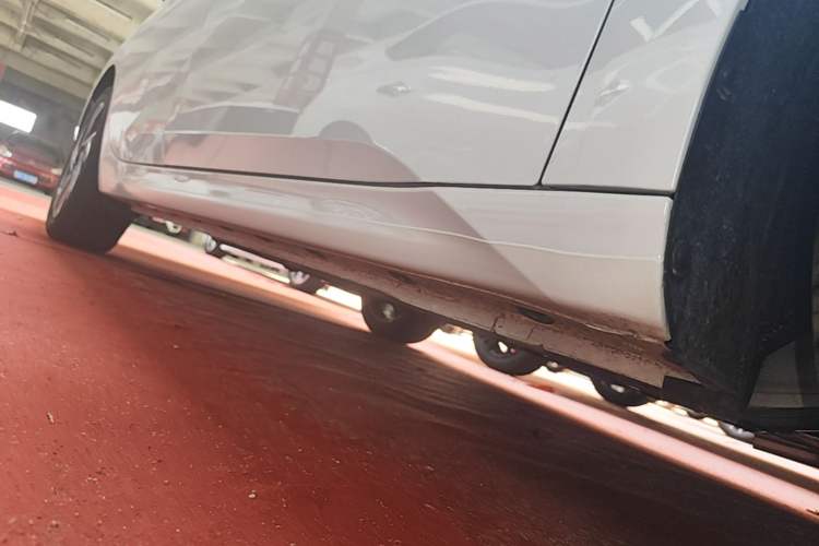 Used Hyundai Elantra 2023 1.5L CVT GLX Elite Edition Right Side Sill