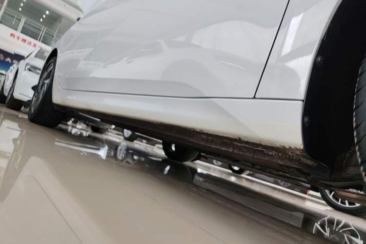 Used Hyundai Elantra 2023 1.5L CVT GLX Elite Edition Right Side Sill