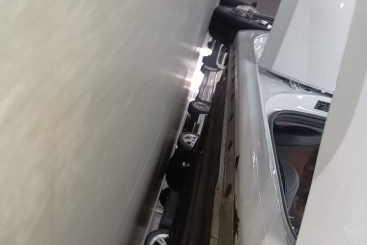 Used Hyundai Elantra 2023 1.5L CVT LUX Prestige Edition Right Side Sill