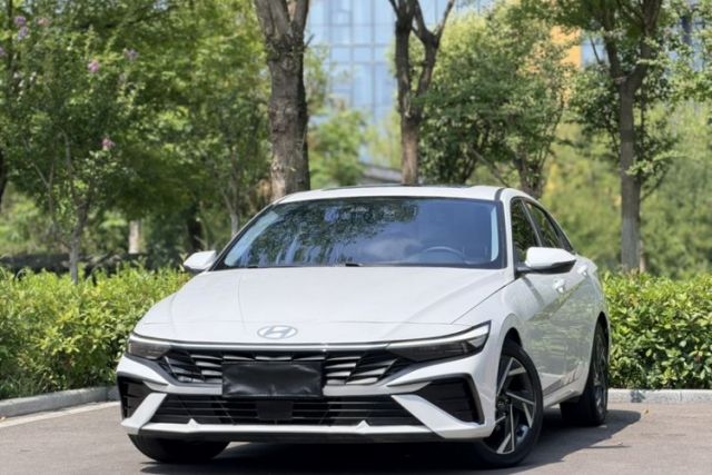 Używany Hyundai Elantra 2023 1.5L CVT LUX Prestige Edition