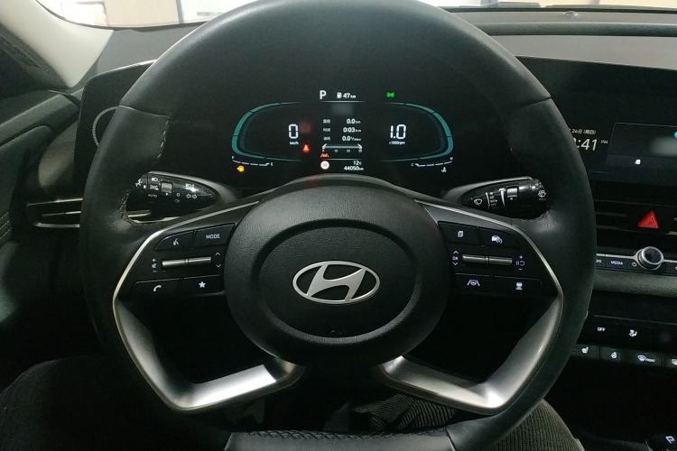 Used Hyundai Elantra 2023 1.5L CVT LUX Prestige Edition Steering Wheel