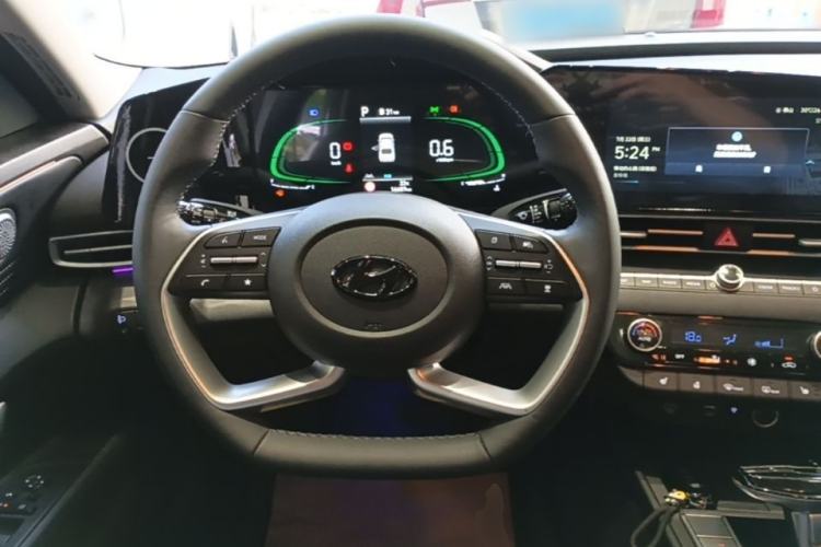 Used Hyundai Elantra 2023 1.5L CVT LUX Prestige Edition Steering Wheel