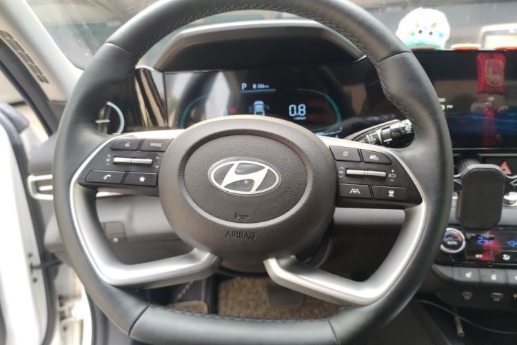 Used Hyundai Elantra 2023 1.5L CVT LUX Prestige Edition Steering Wheel