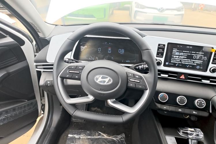 Used Hyundai Elantra 2023 1.5L CVT GLX Elite Edition Steering Wheel